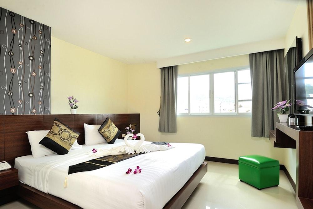 Pimrada Hotel Patong Esterno foto