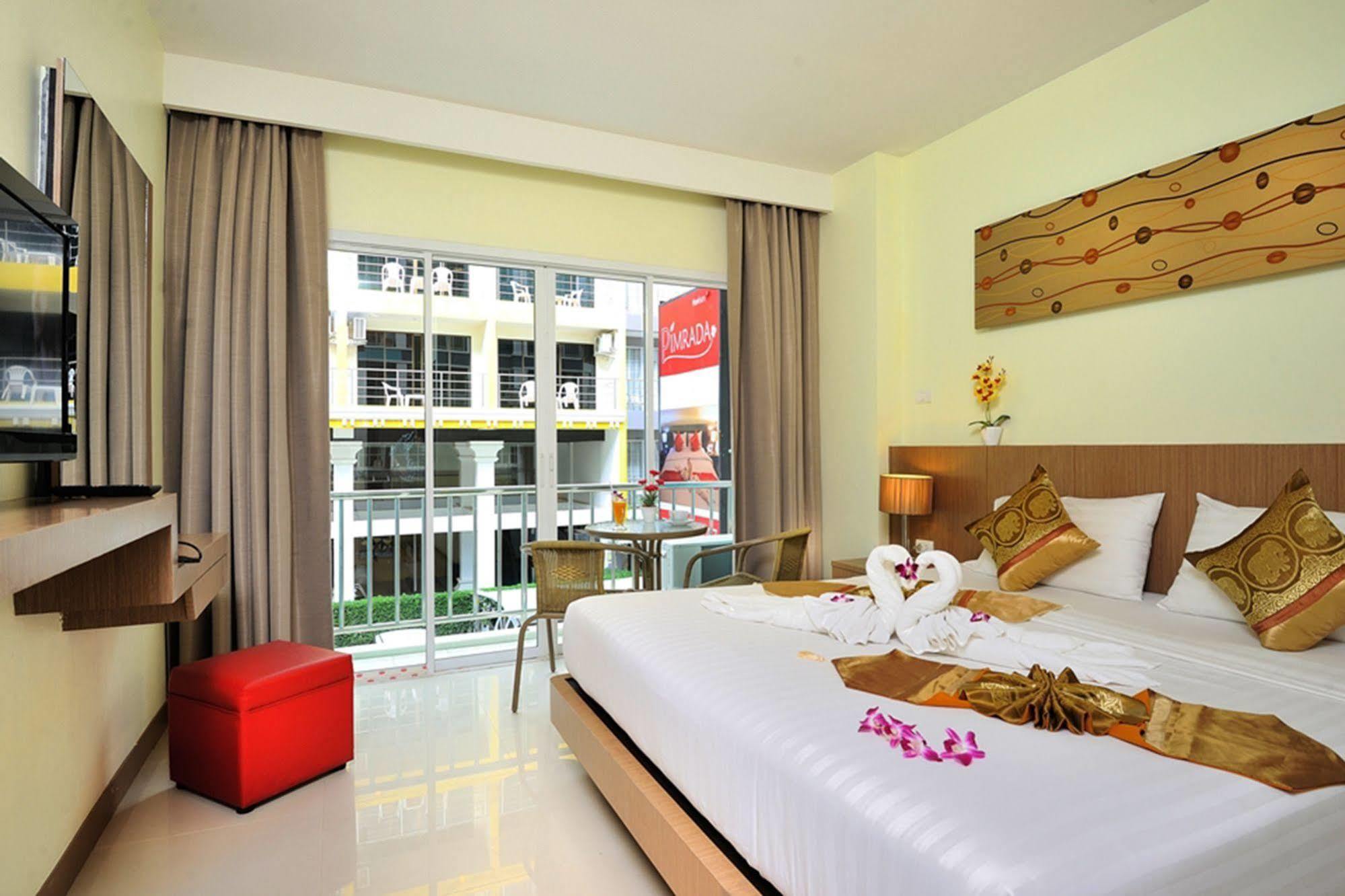 Pimrada Hotel Patong Esterno foto