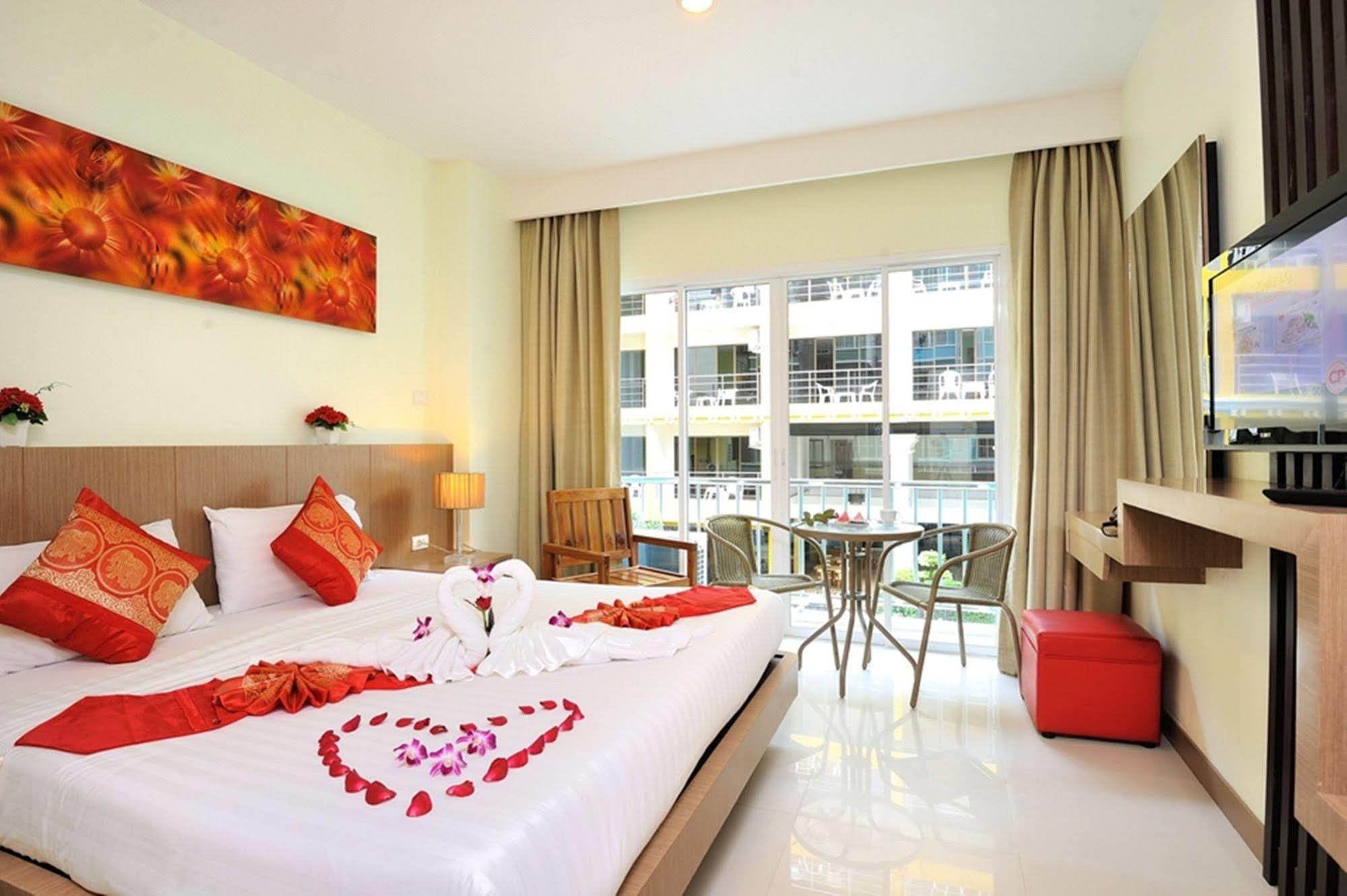 Pimrada Hotel Patong Esterno foto
