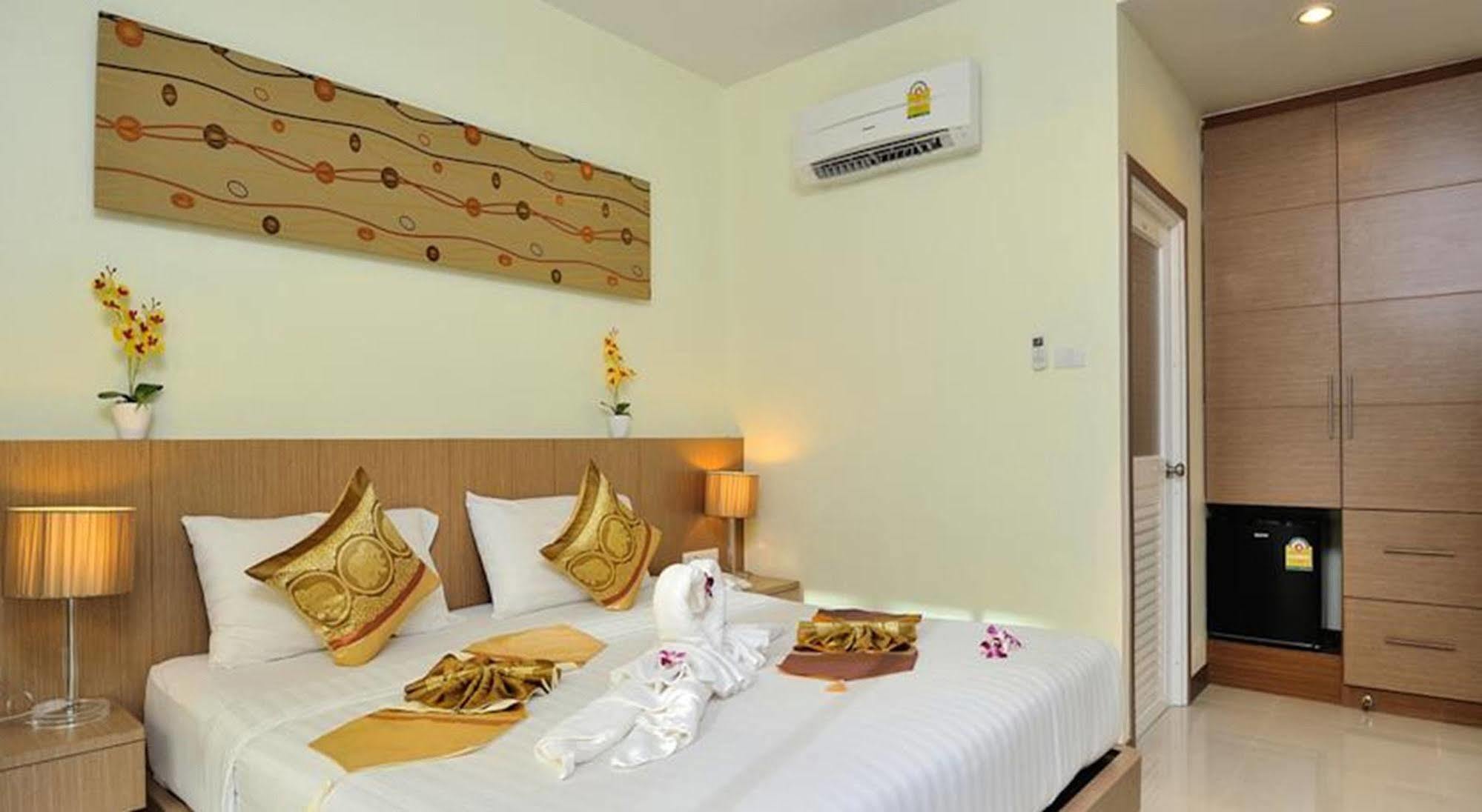 Pimrada Hotel Patong Esterno foto