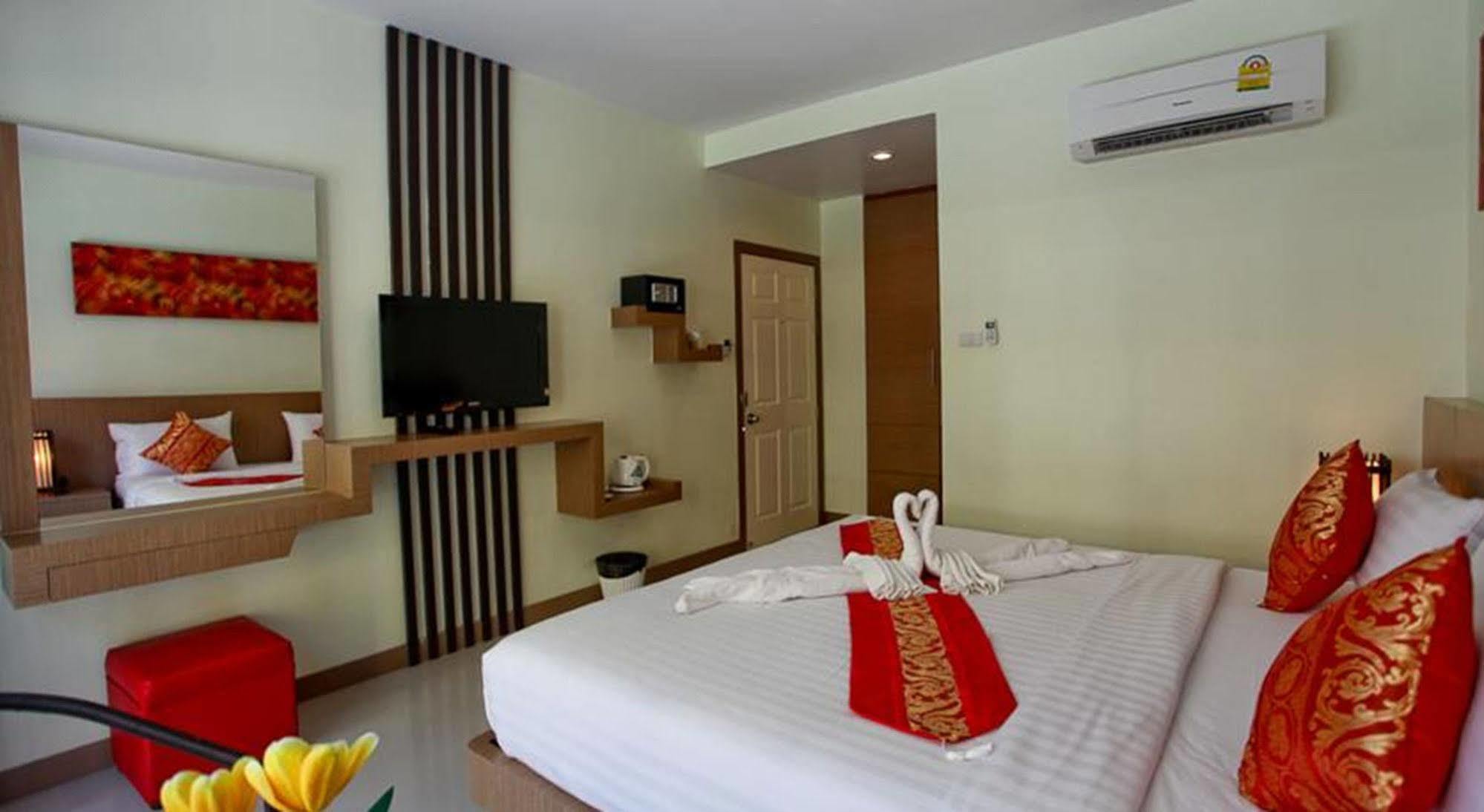Pimrada Hotel Patong Esterno foto