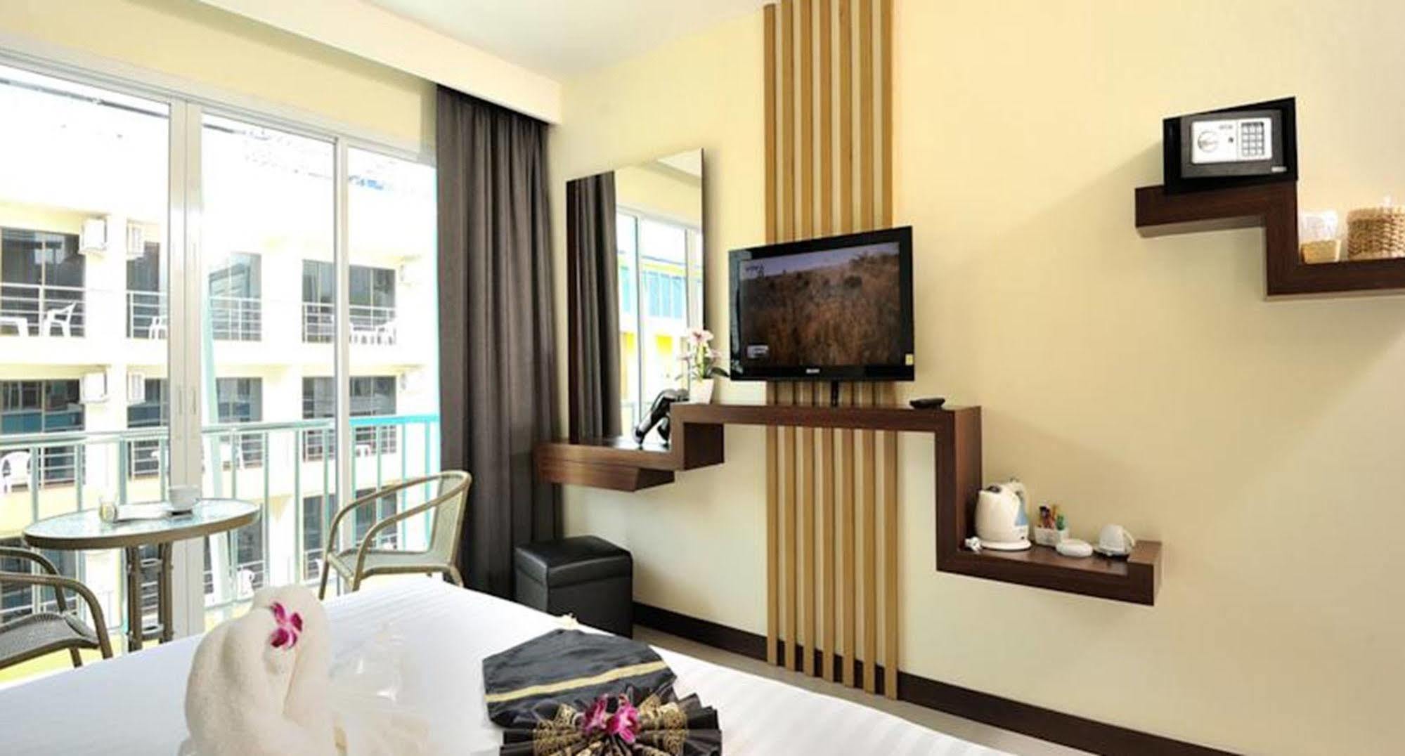 Pimrada Hotel Patong Esterno foto